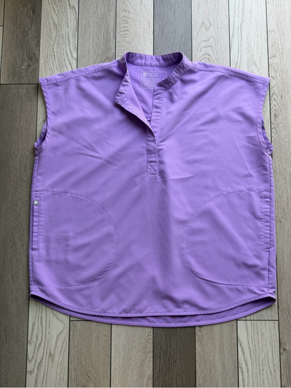 FIGS Men’s Andes Oversized Scrub Top size M